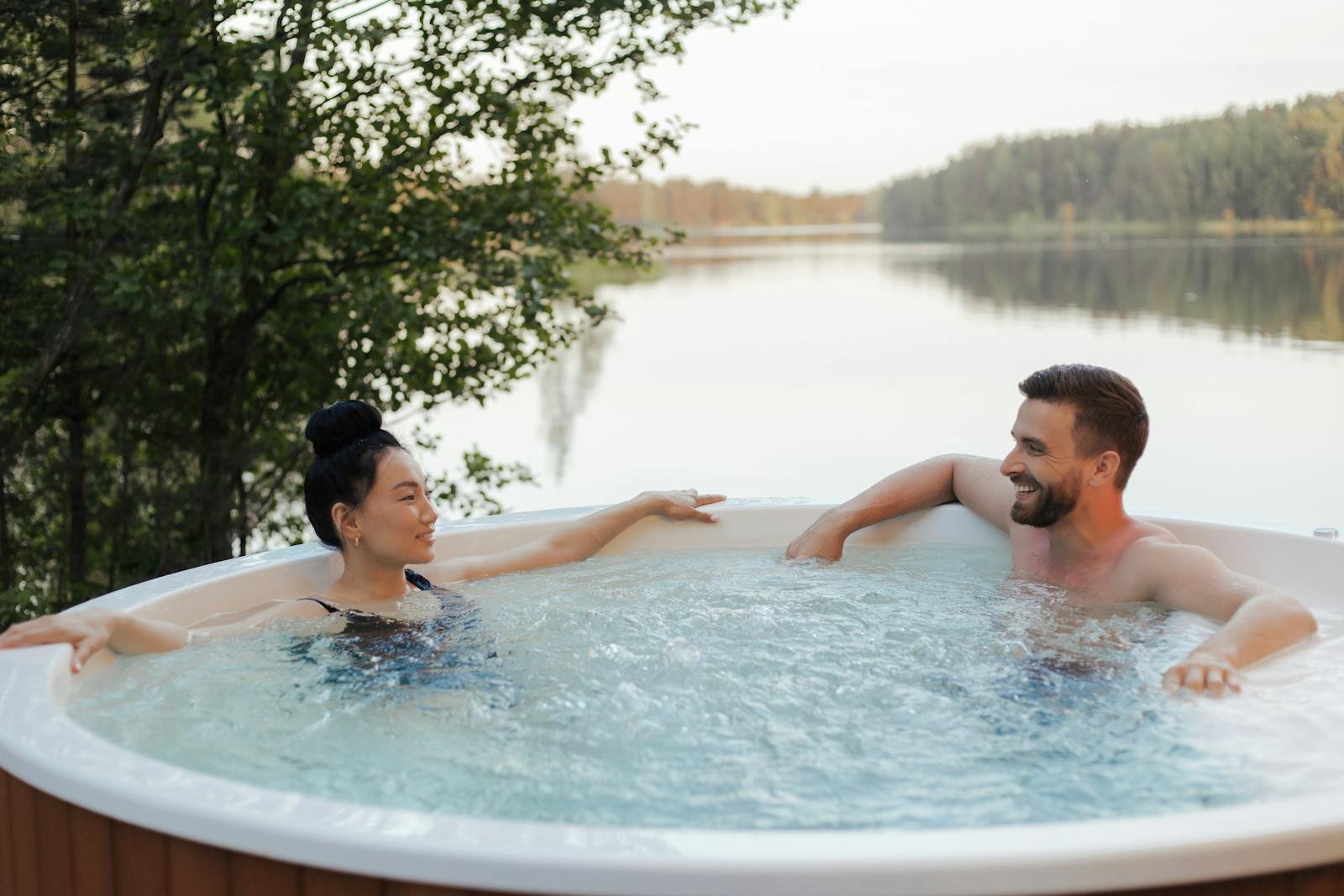Tavaszi feltöltődés: Miért jó ötlet egy jakuzzi otthonra? 