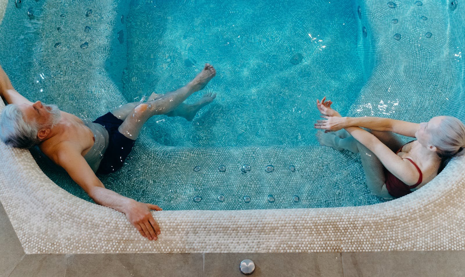 A jakuzzi 5 pozitív, alig ismert hatása – Miért érdemes rendszeresen használni? 